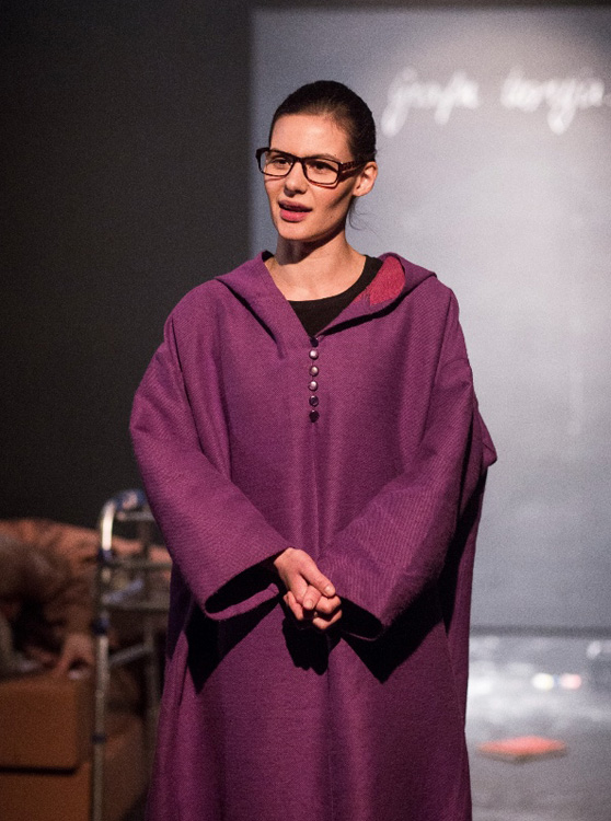 Ieva Segliņa  – Žanna izrādē "Ugunsgrēki" // Foto – Jānis Deinats